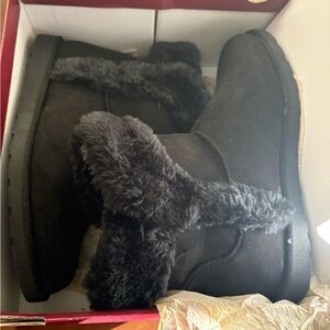 SO Women's Black Faux Fur Winter Boots
